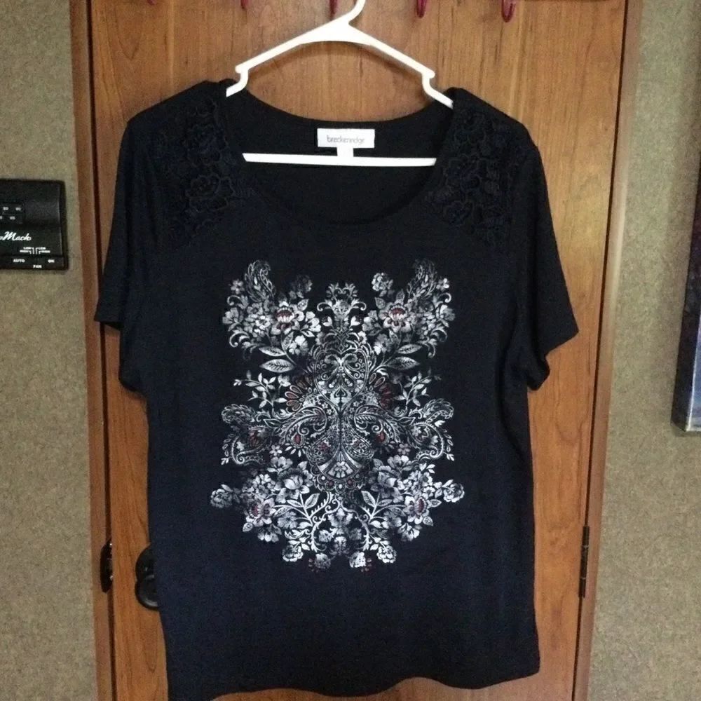 NWOT Breckinridge Women’s Sz L Graphic Tee S/S